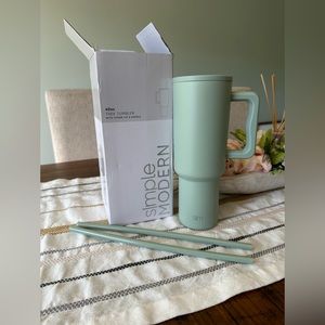 Simple Modern 40oz Trek Tumbler